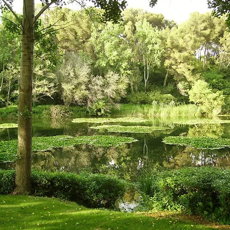 300 Metres De La アパート